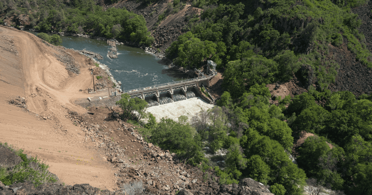 Animal migration: Klamath river before dam removal.